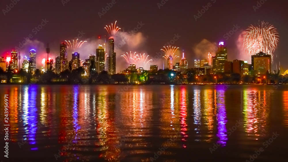 Fototapeta premium Melbourne NYE Fireworks viewed from Albert Park Lake.