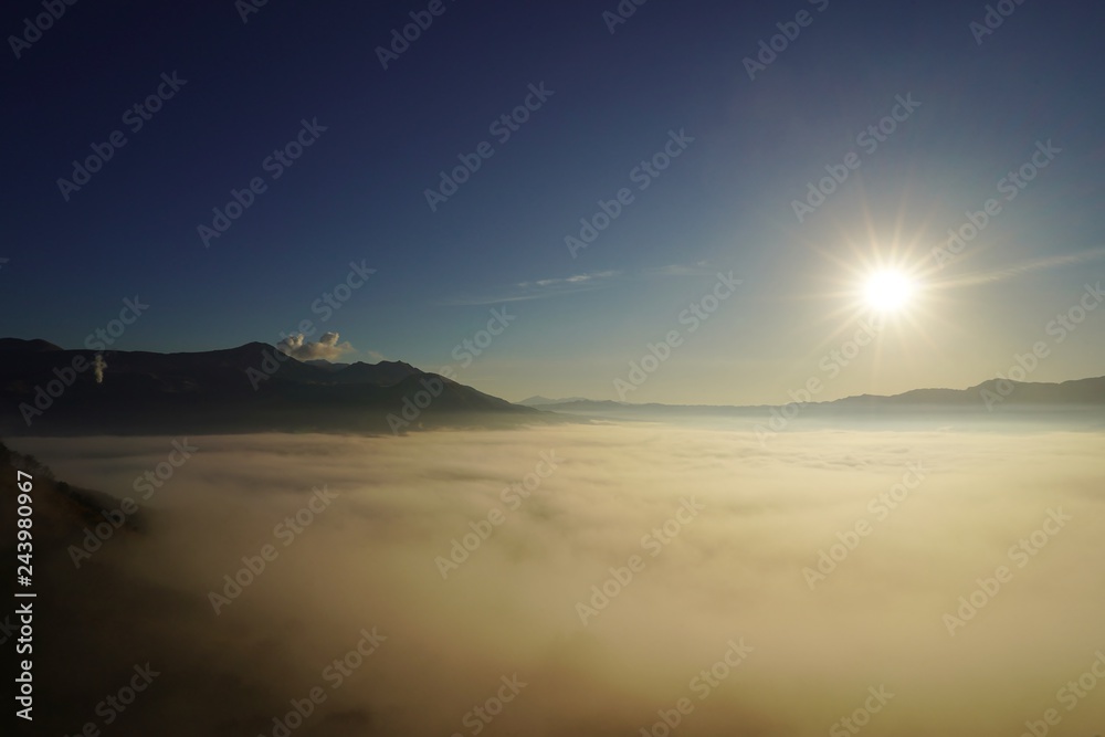 雲海が広がる南阿蘇の風景