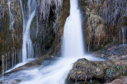 Cascada de agua con efecto seda