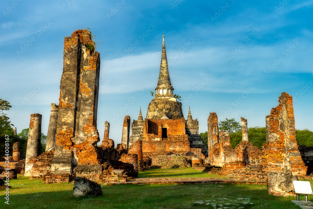 Obraz premium Pagoda in the temple, Ayutthaya Province.