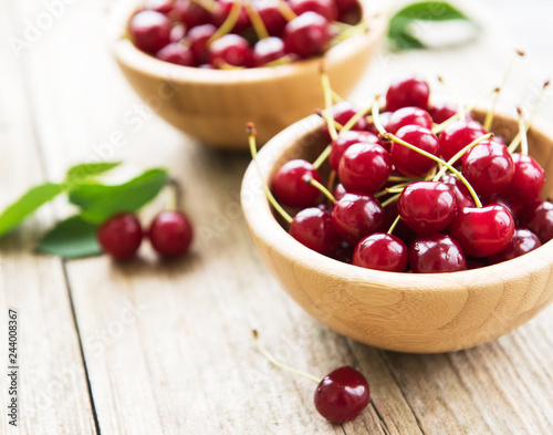  Bowls with cherries