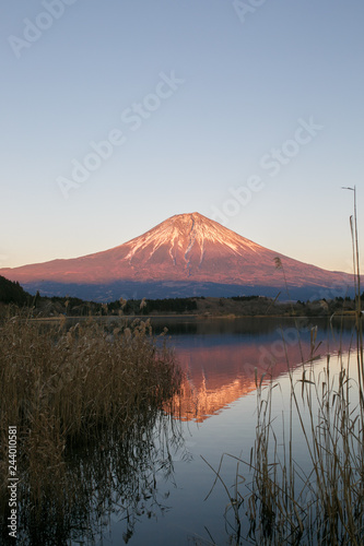 夕暮れの富士山と湖:Mt.Fuji & lake in sunset 1