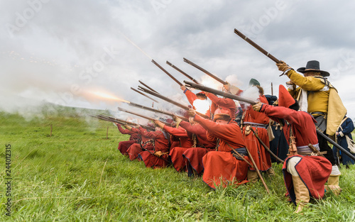 Soldiers of the 17th century in one gulp shoot rifles