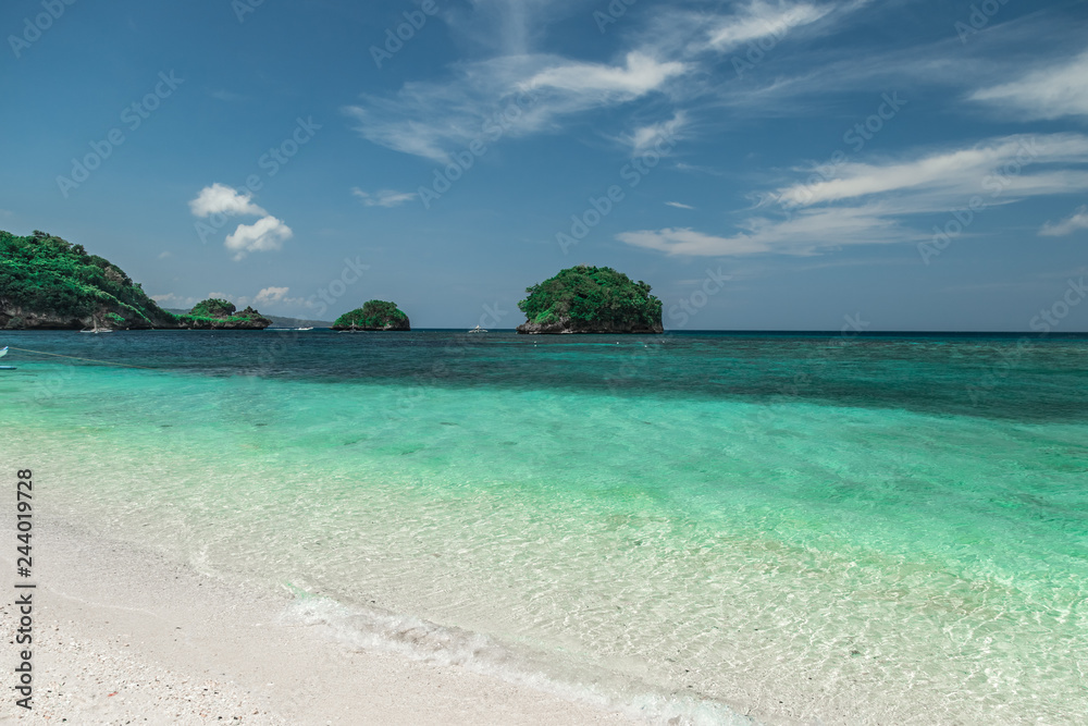 Ilig Iligan idyllic beach and turquoise sea in Boracay island, Philippines