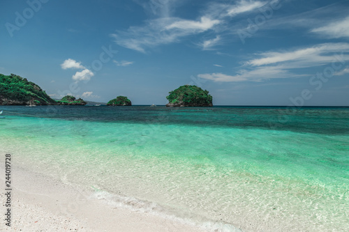 Fototapeta Naklejka Na Ścianę i Meble -  Ilig Iligan idyllic beach and turquoise sea in Boracay island, Philippines
