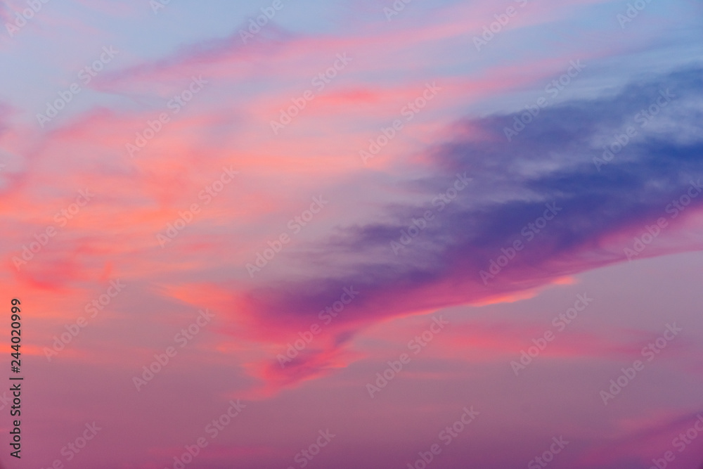 Obraz premium 朝焼けの茜雲