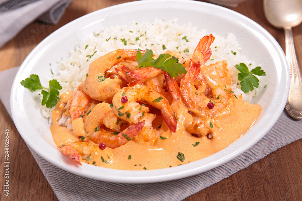 shrimp and sauce with rice