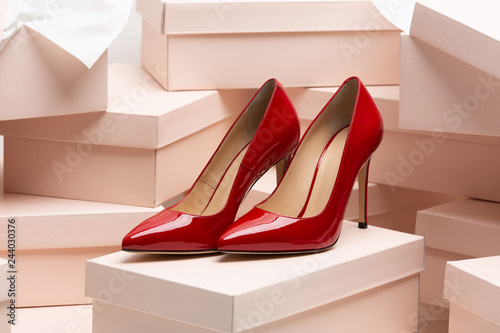 Bilde på lerret New red leather high heel shoes on the box