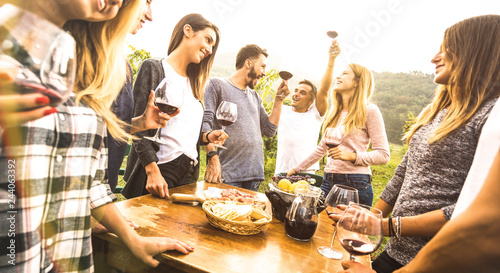Canvas Print Millenial friends having fun time drinking red wine oudoors - Happy fancy people