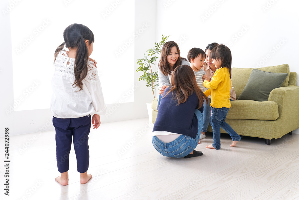 笑顔のお母さんと子供 笑顔のお母さんと子供