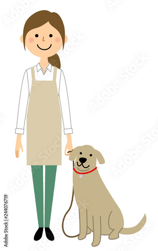 エプロンの女性　犬の散歩