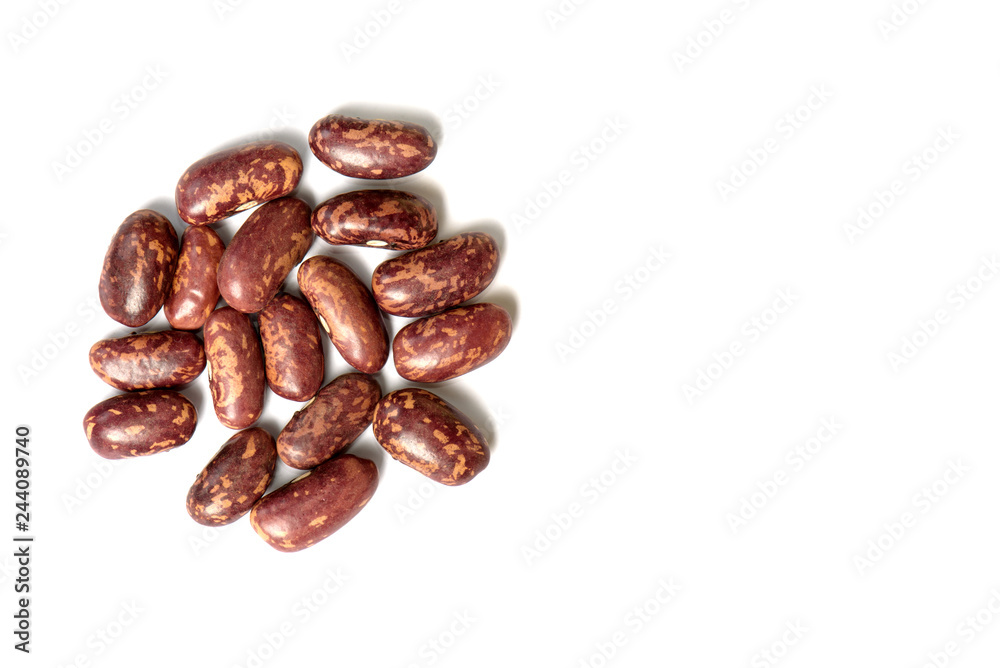 Obraz premium Pinto beans isolated on white background top view