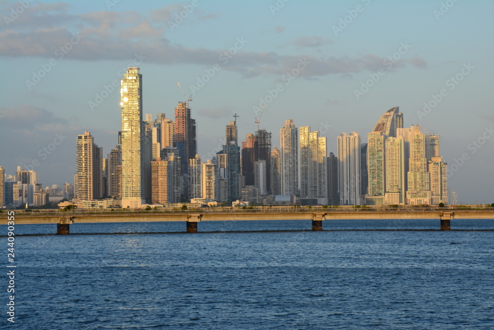 Obraz premium Panama City Skyline at Sunset - Horizon Ville de Panama
