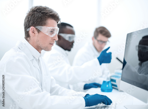 modern scientist using a computer for data analysis