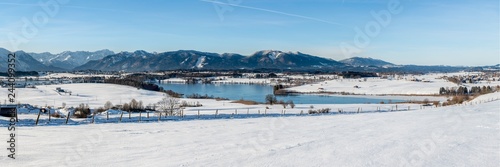 Panorama Landschaft in Bayern im Winter bei Murnau am Riegsee