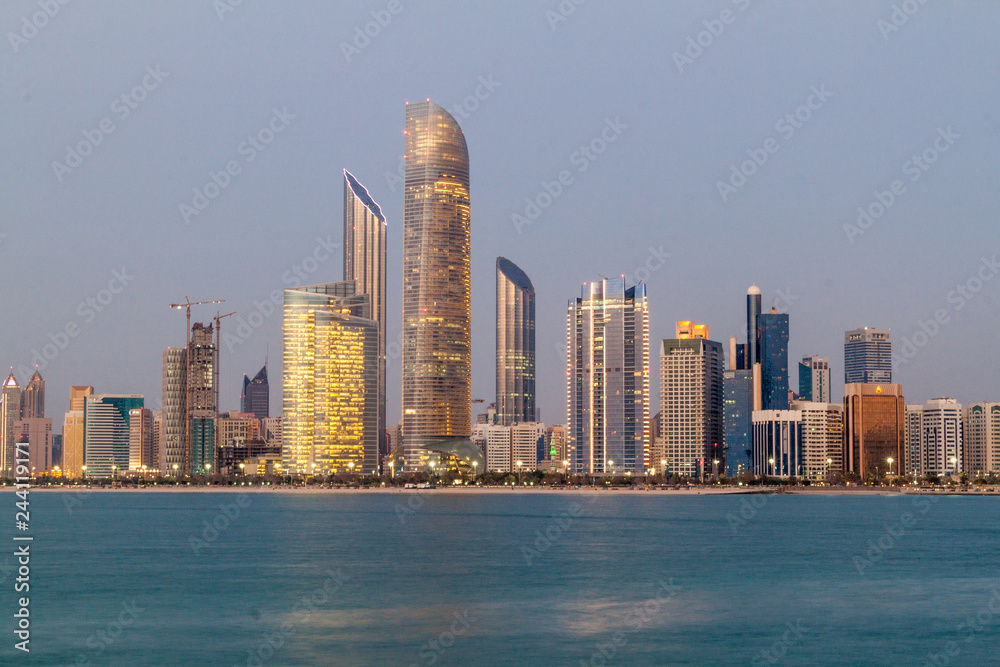 Fototapeta premium Skyline of Abu Dhabi, United Arab Emirates