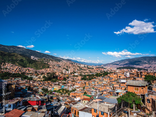 Obraz na płótnie Impressive Skyline of Medellin viewed from Comuna 13 w salonie