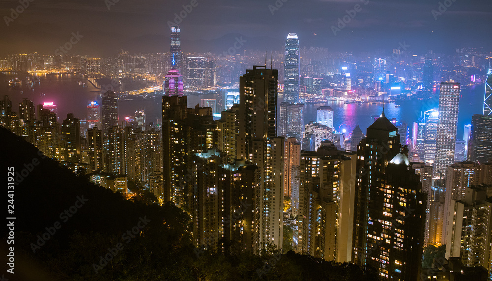 Fototapeta premium Hong Kong skyline at night from Victoria Peak ヴィクトリア・ピークから観た香港の夜景