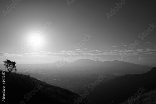 阿蘇のモノトーン風景