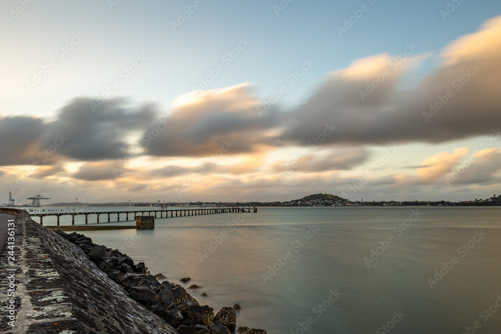 Fototapeta premium Long exposure sunset at the Okahu Bay