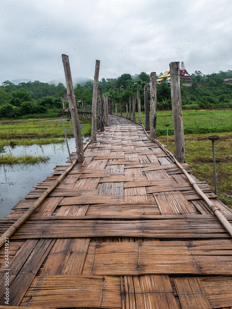 Obraz premium Su Tong Pae Bridge, landmark in Thailand