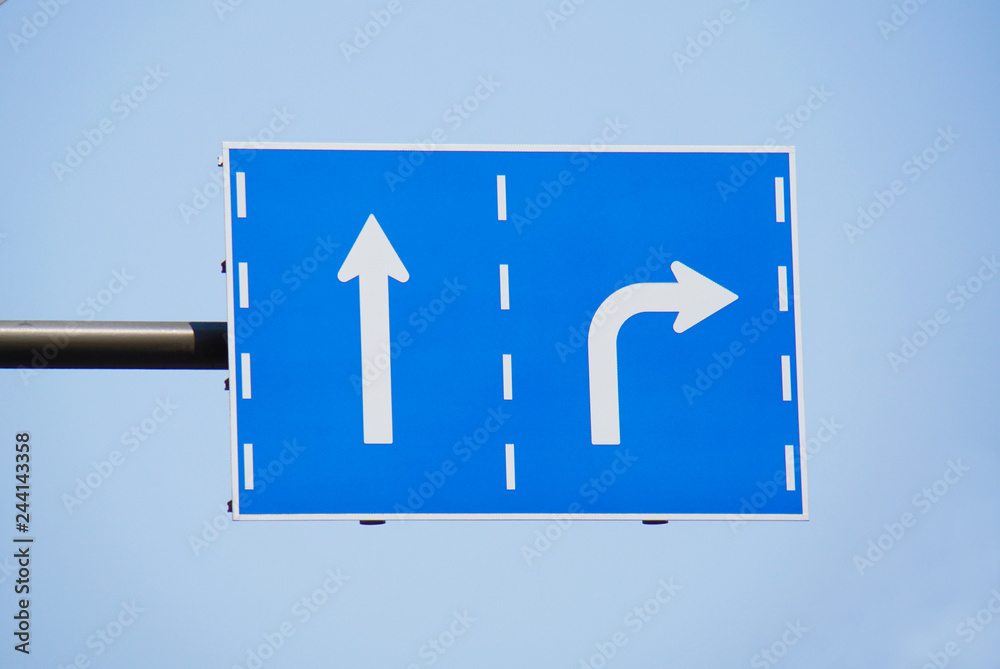 道路標識 進行方向別通行区分 Stock 写真 | Adobe Stock
