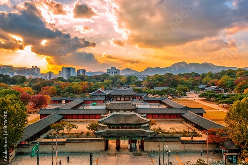 Skyline sunset at Changgyeonggung palace in seoul south Korea 
