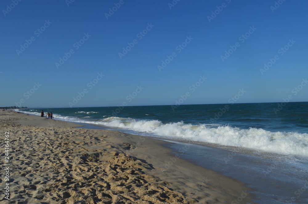Obraz premium Maputo seascape under blue sky and Indian Ocean in Mozambique