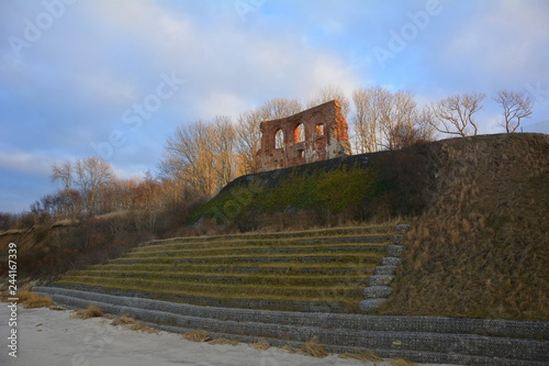 Stützwand an der Kirchenruine Hoff in Polen photo