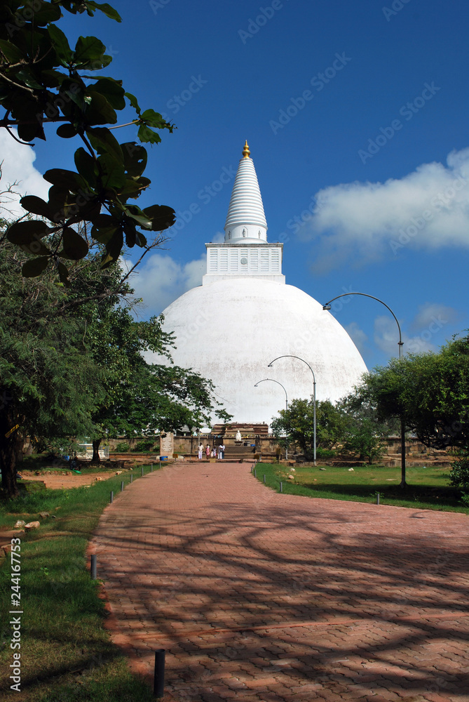 The Ruwanweliseya Stupa in Anuradhapura, Sri Lanka The Ruwanweliseya Stupa in Anuradhapura, Sri Lanka
