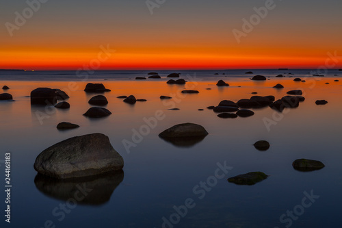Fototapeta Naklejka Na Ścianę i Meble -  Sunset seascape with boulders on the shore of Baltic sea. Amazingly colorful sky.