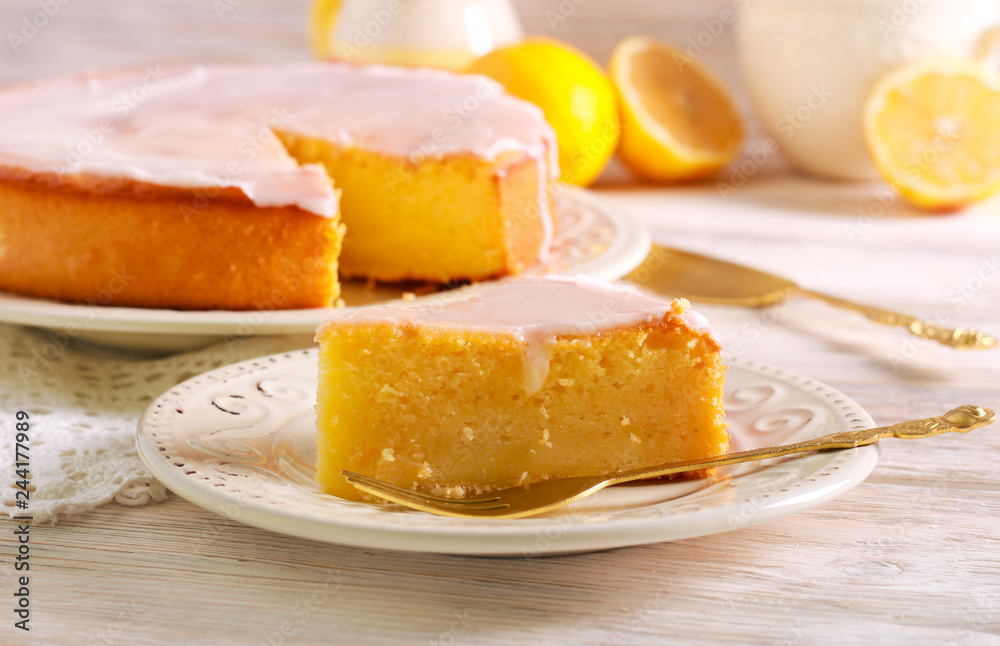 Lemon and yogurt cake with icing Lemon and yogurt cake with icing