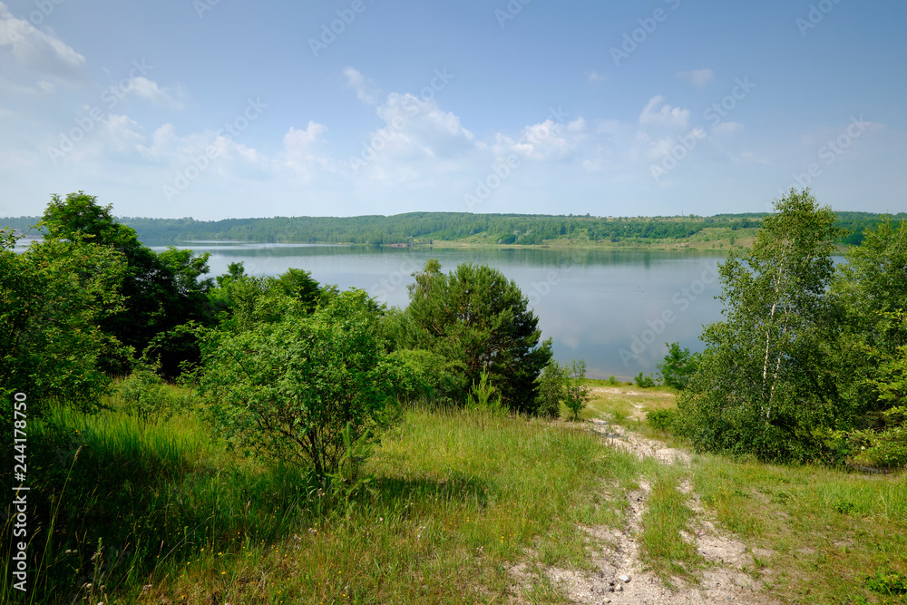 Natur am Großkaynaer See oder Südfeldsee  bei Großkayna - einem ehemaligen Tagebau - in der Nähe von Merseburg, Burgenlandkreis und Saalkreis, Sachsen-Anhalt, Deutschland