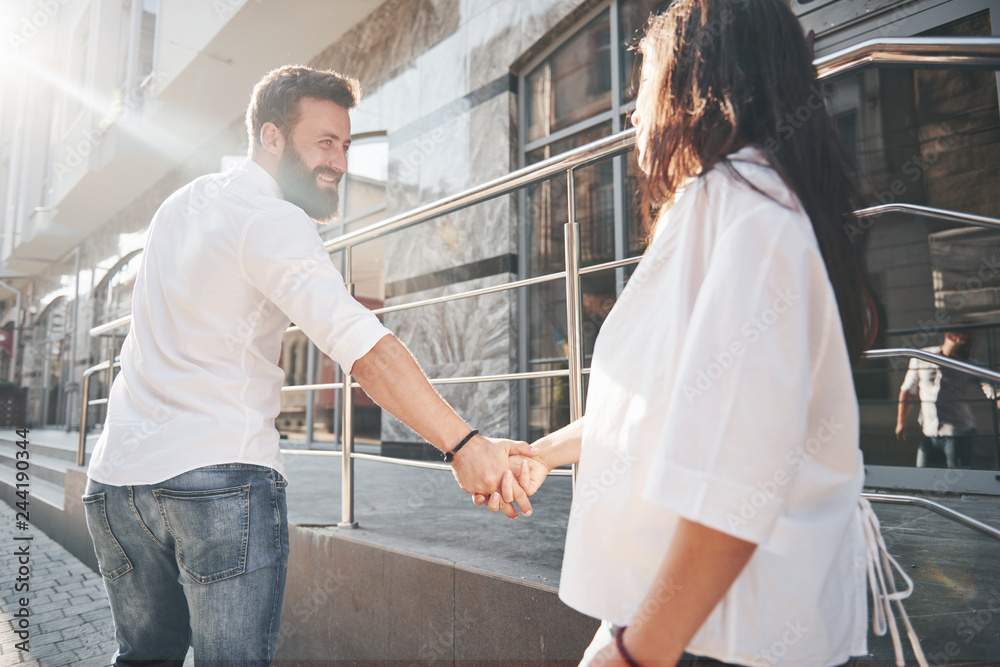 Obraz premium A young funny loving couple have fun on a sunny day.