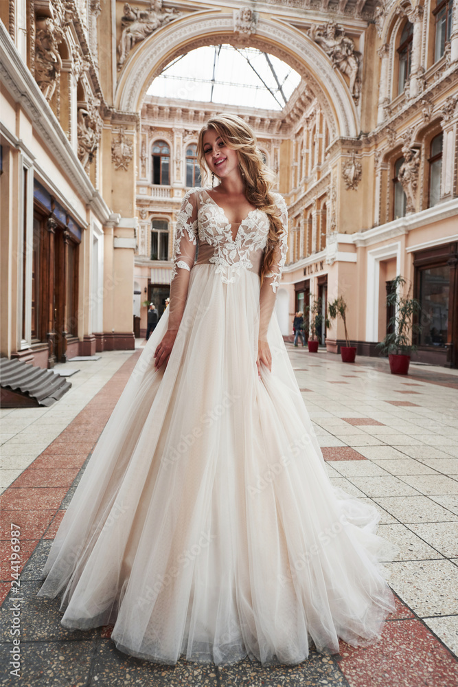 Obraz premium Beautiful delicate young woman, sexy bride in luxurious wedding dress