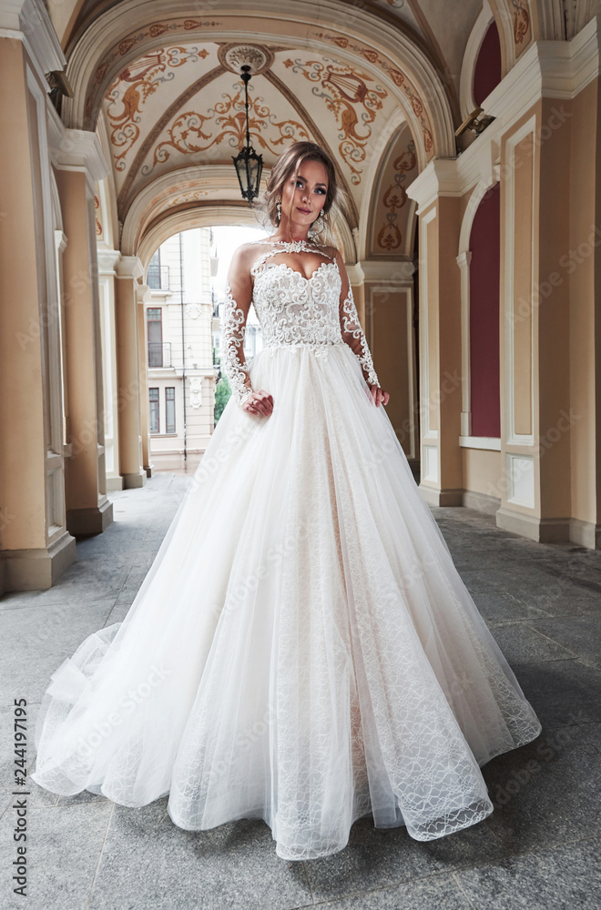 Obraz premium Beautiful sexy woman in a wedding dress in a charming castle.