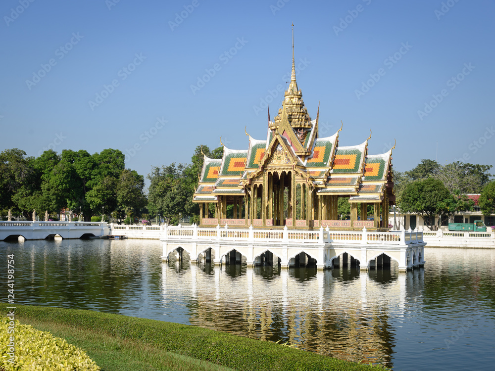Palacio Bang Pa-in (Palacio de verano ) Ayutthaya, TAILANDIa. Aisawan Dhiphya-Asana, Bang Pa-In Royal Palace del rey Rama V (UNESCO World Heritage List, 1991), siglo XVII. Palacio Bang Pa-in (Palacio de verano ) Ayutthaya, TAILANDIa. Aisawan Dhiphya-Asana, Bang Pa-In Royal Palace del rey Rama V (UNESCO World Heritage List, 1991), siglo XVII.