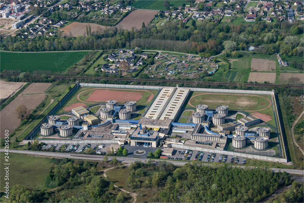vue aérienne d'une usine à Val-de-Reuil dans l'Eure en France