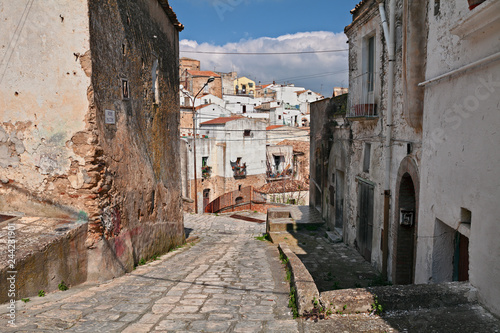 Fototapeta Naklejka Na Ścianę i Meble -  Grottole, Matera, Basilicata, Italy: ancient alley in the old town