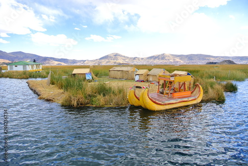 Schilfboot der Uros am Titicacasee, Peru