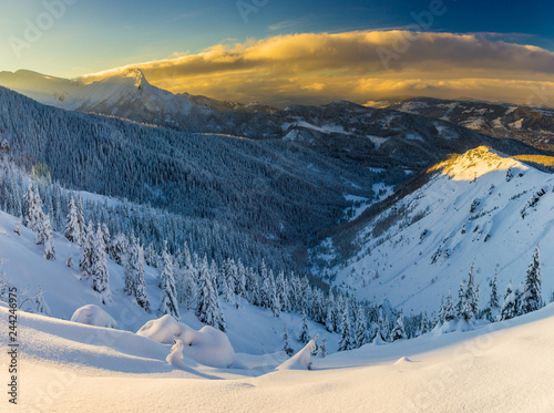 Fototapeta Naklejka Na Ścianę i Meble -  Giewont - Tatry, zima 01.2019 rok