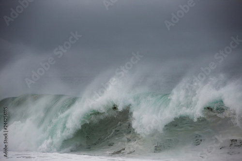 Ocean Power - Wave Crashing
