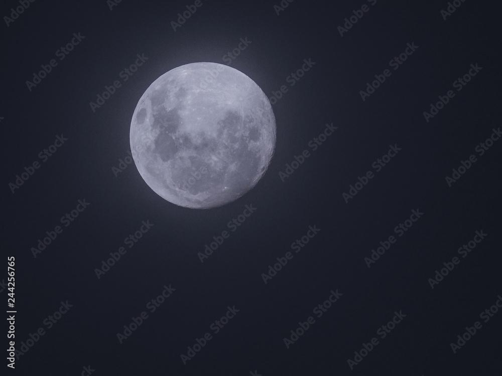 Fototapeta premium Lua cheia no céu