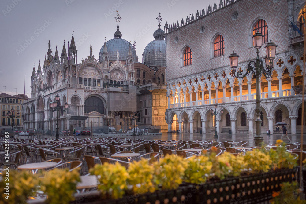 Rainy early morning in Venice Rainy early morning in Venice