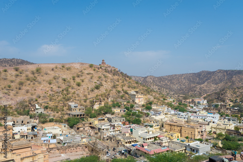Obraz premium Bursztynowy fort: Piękna architektura w (Różowym mieście) Jaipur, Rajasthan, India