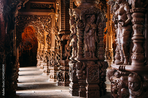 Fotografi Sanctuary of Truth is a temple construction in Pattaya, Thailand