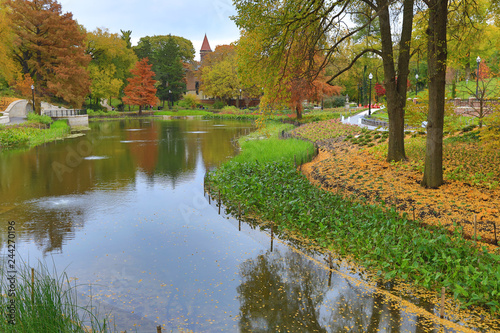 Fototapeta Naklejka Na Ścianę i Meble -  Mirror Lake on the campus of The Ohio State University is a popular landmark.  Recent renovations added extensive landscaping.
