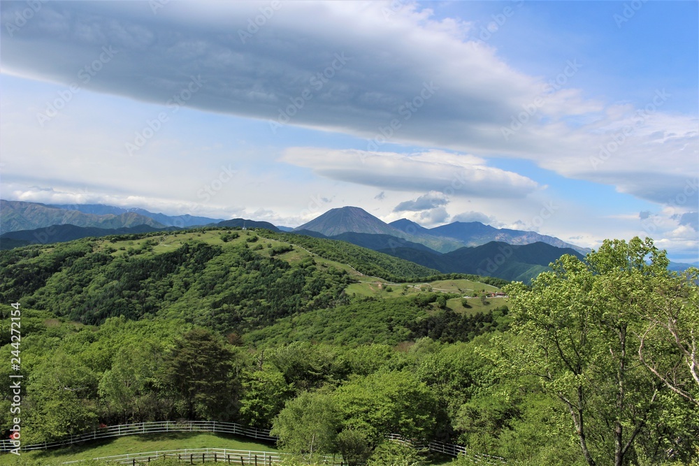 横根高原から望む男体山