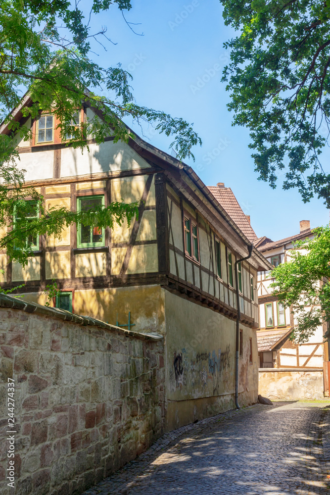 Fototapeta premium Malerische Mönchsgasse in Schmalkalden, Thüringen