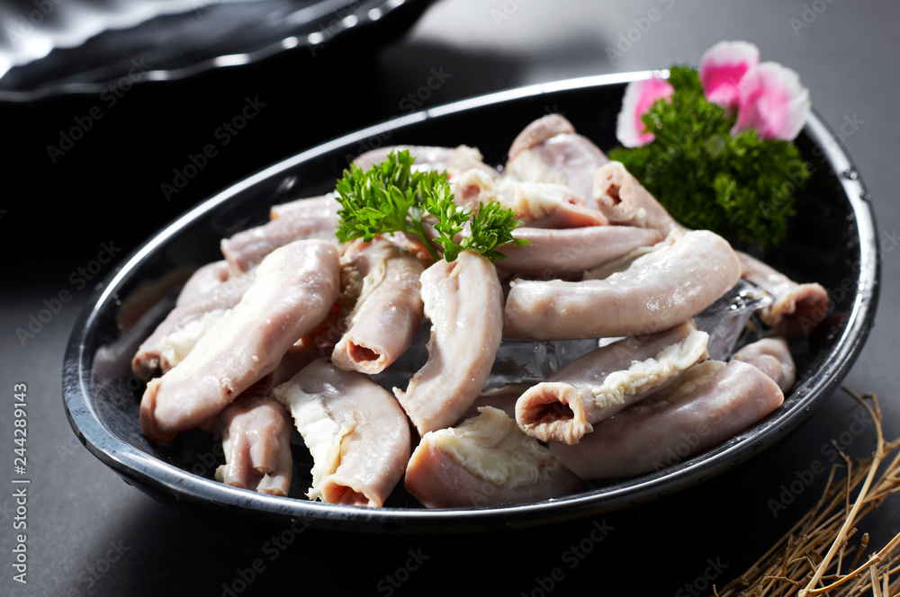 Fresh Chinese hot pot raw material, pig intestine Fresh Chinese hot pot raw material, pig intestine